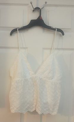 Brand new Juniors white eyelet top size XL