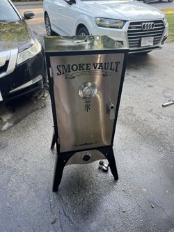 Smoke Vault Propane Smoker / Grill