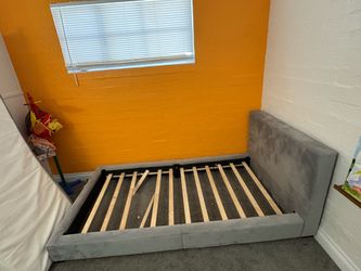 Floor twin toddler bed -Grey