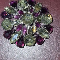 Set Of 7 Vintage Brooches.  