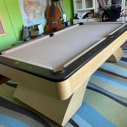 Pool Table ( Free Delivery & Set Up ) 