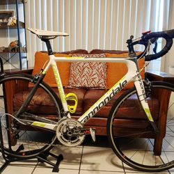 Cannondale Super Six Full Carbon Road Bike Size 58cm Large Shimano Ultegra 20 Speeds Like New..