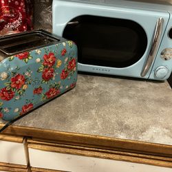 Retro Microwave And Toaster 