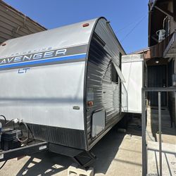 RV Camper Prime Time Avenger LT