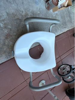 Plastic toiler accesory