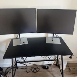 Black Desk
