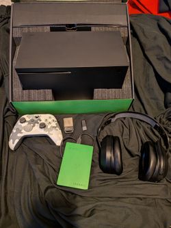 Series X 4TB Bundle