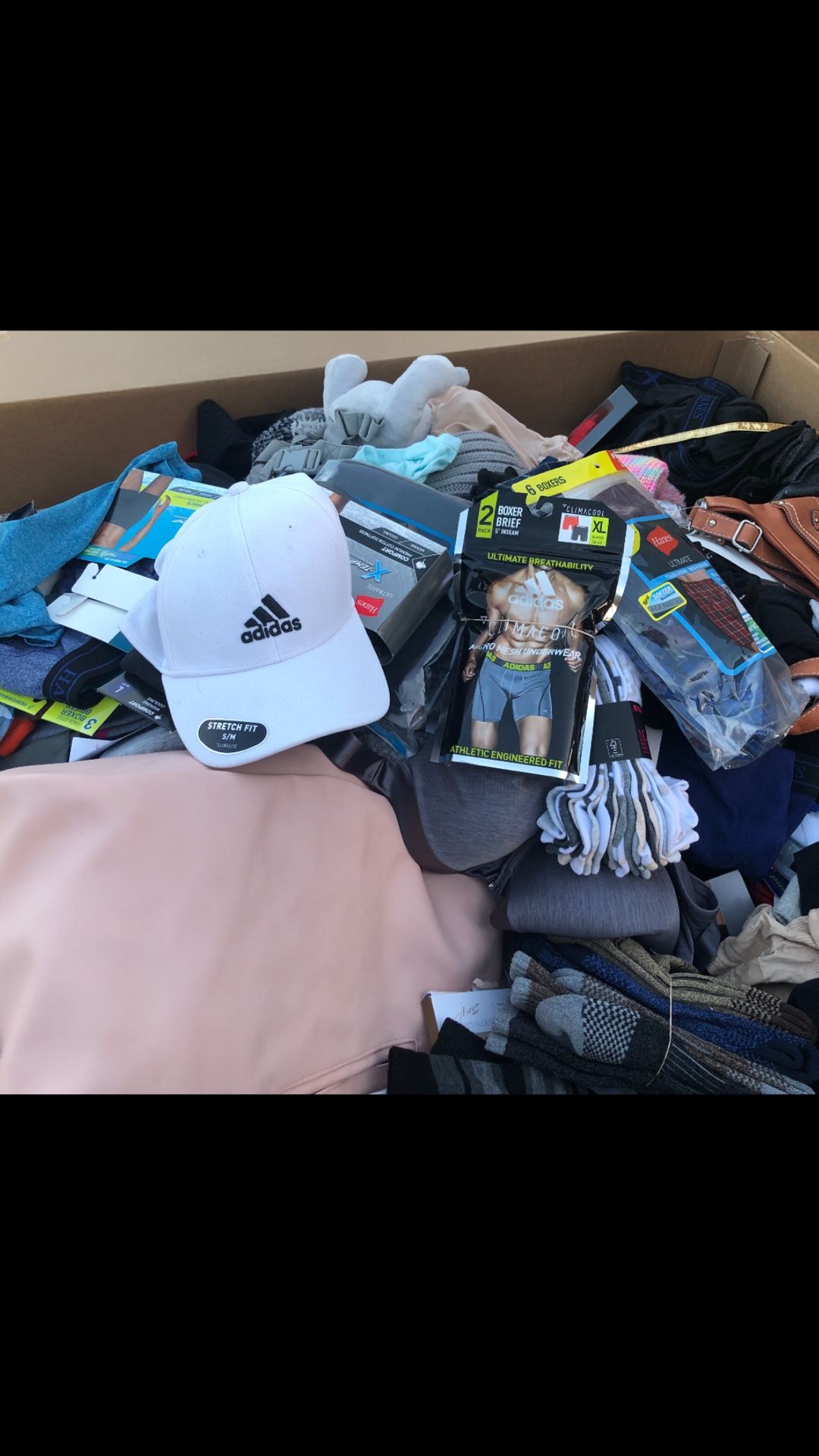 Clothes Pallets “500” Pieces In Each Pallet For Only 2,000 Pick up Today ! Serious buyers only