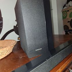 Samsung soundbar and subwoofer