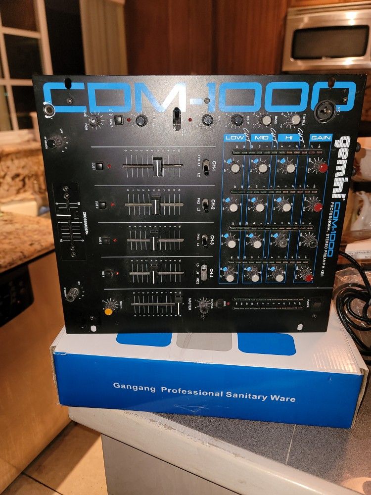 Gemini CDM-1000 Professional Stereo Preamp Mixer.