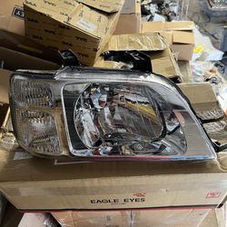 97-01 Honda CR-V Right Passenger Headlight