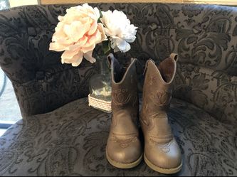 Girls boots size 5.