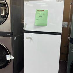 Refrigerator 28” In White New Open Box 