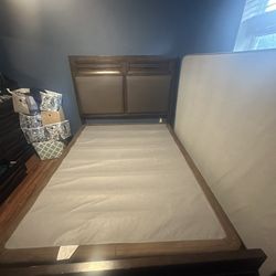 Queen Size Bedroom Set 