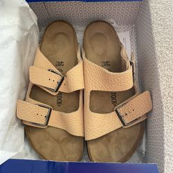 New In Box Authentic Arizona Birkenstock Sandals 