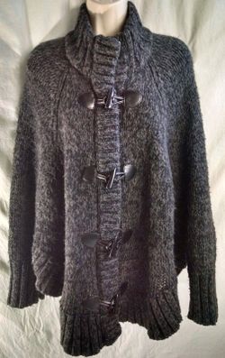❤ Michael Kors Toggle-Closure Poncho Sweater Med.