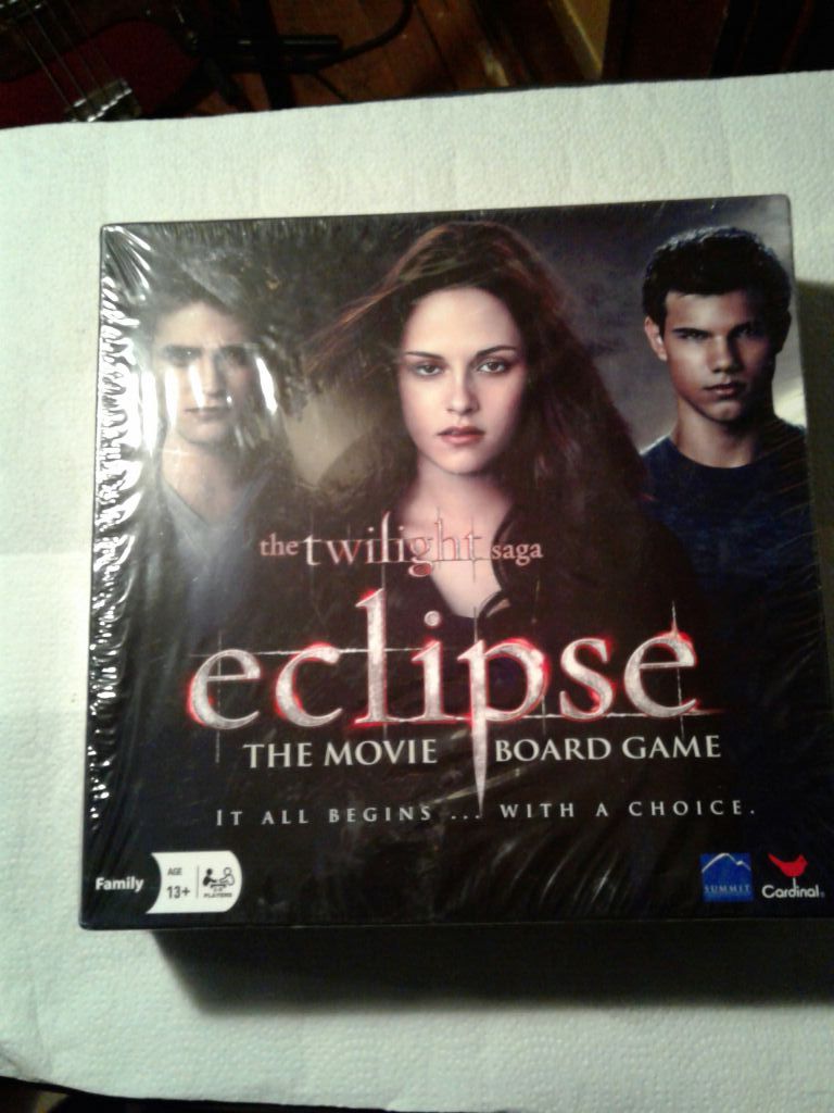 The twilight saga, eclipse The movie board game. It all begins...with a choice.