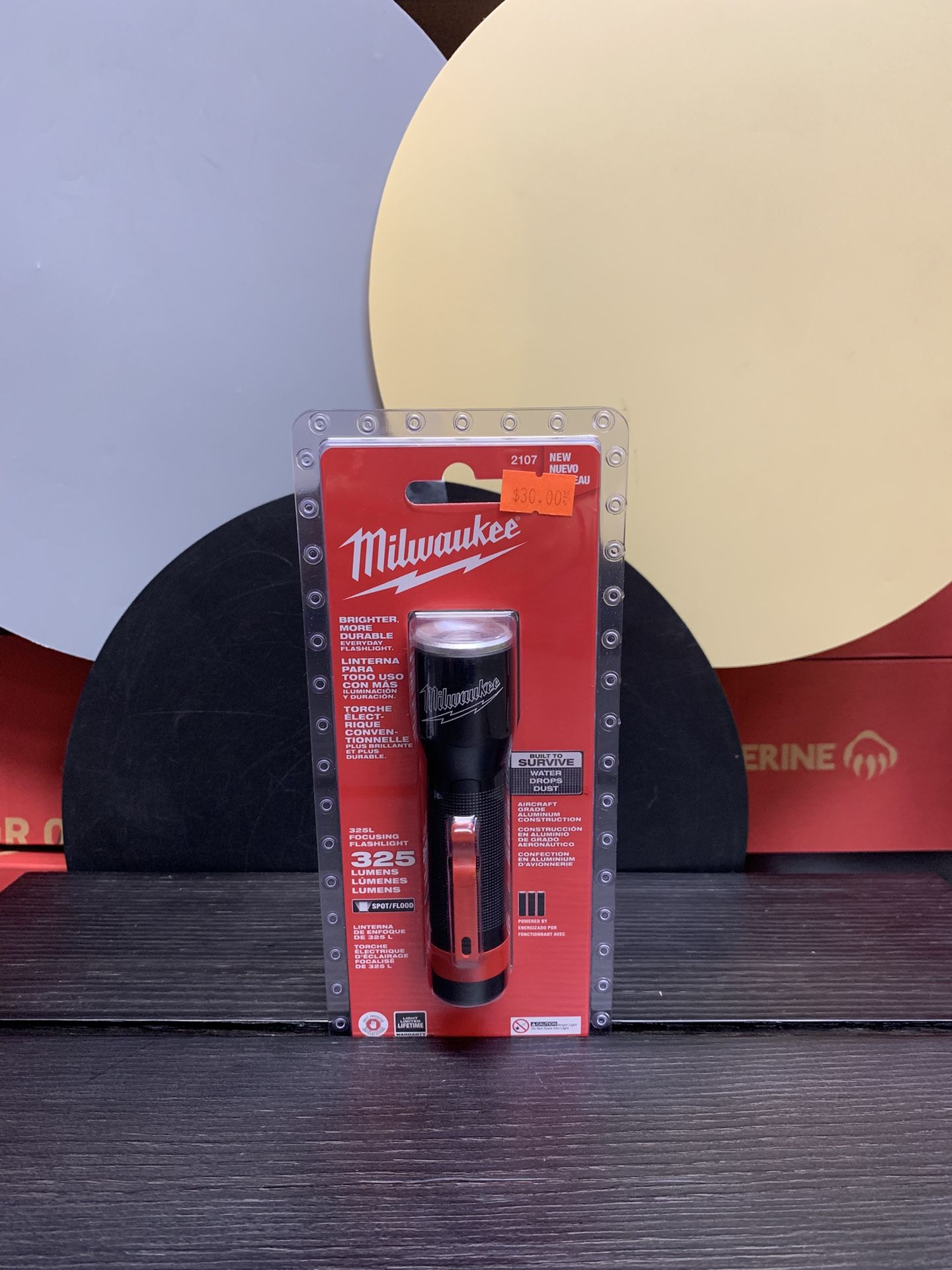 Milwaukee 325 Lumens LED Aluminum Flashlight