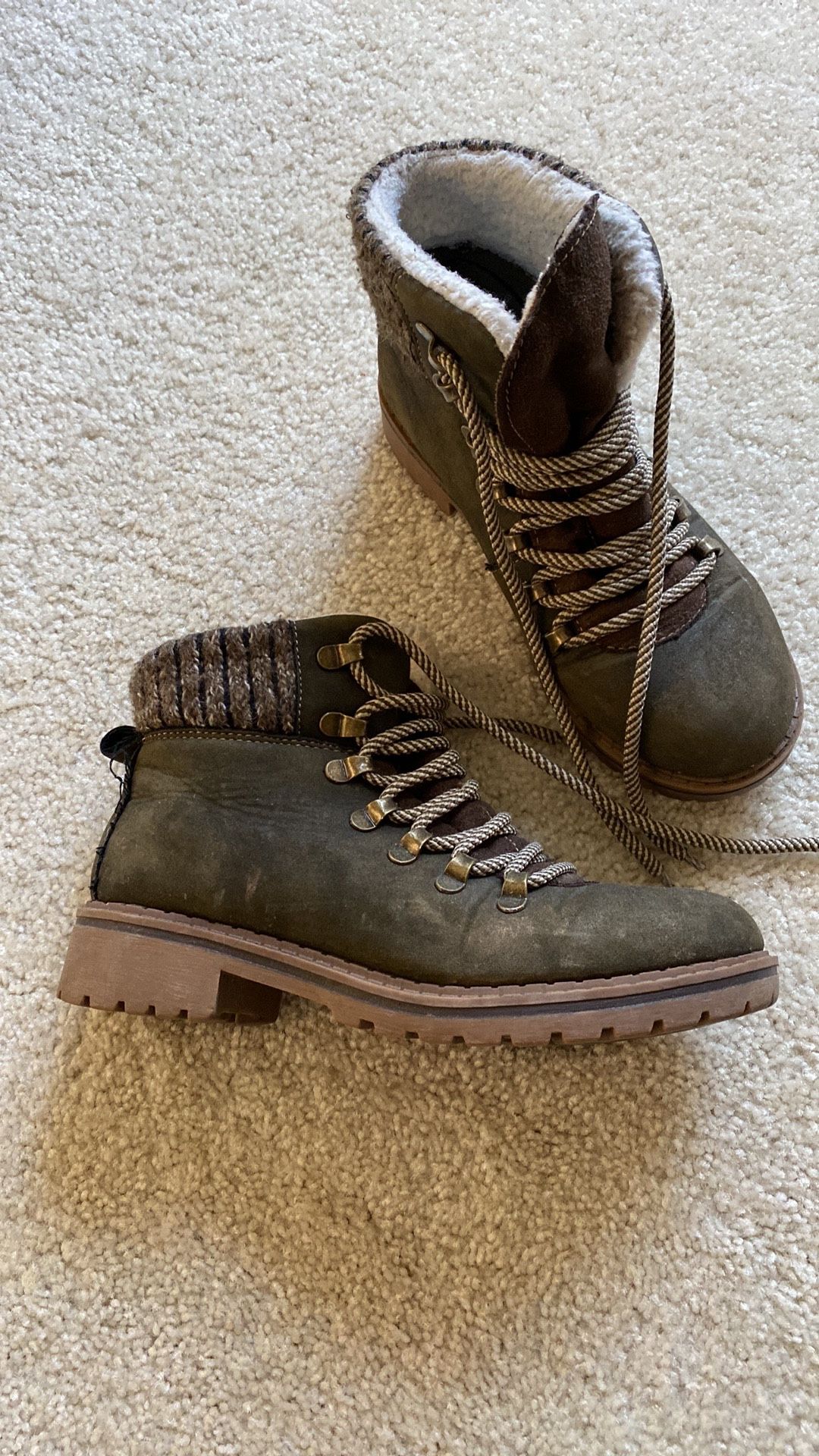 Army Green Women’s Boots Size 6