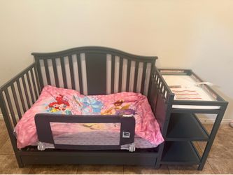 Graco Convertible Crib with Changing Station