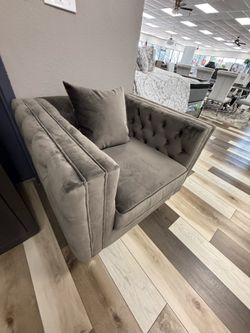 ACCENT CHAIR