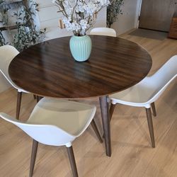 Dining Table & Chairs
