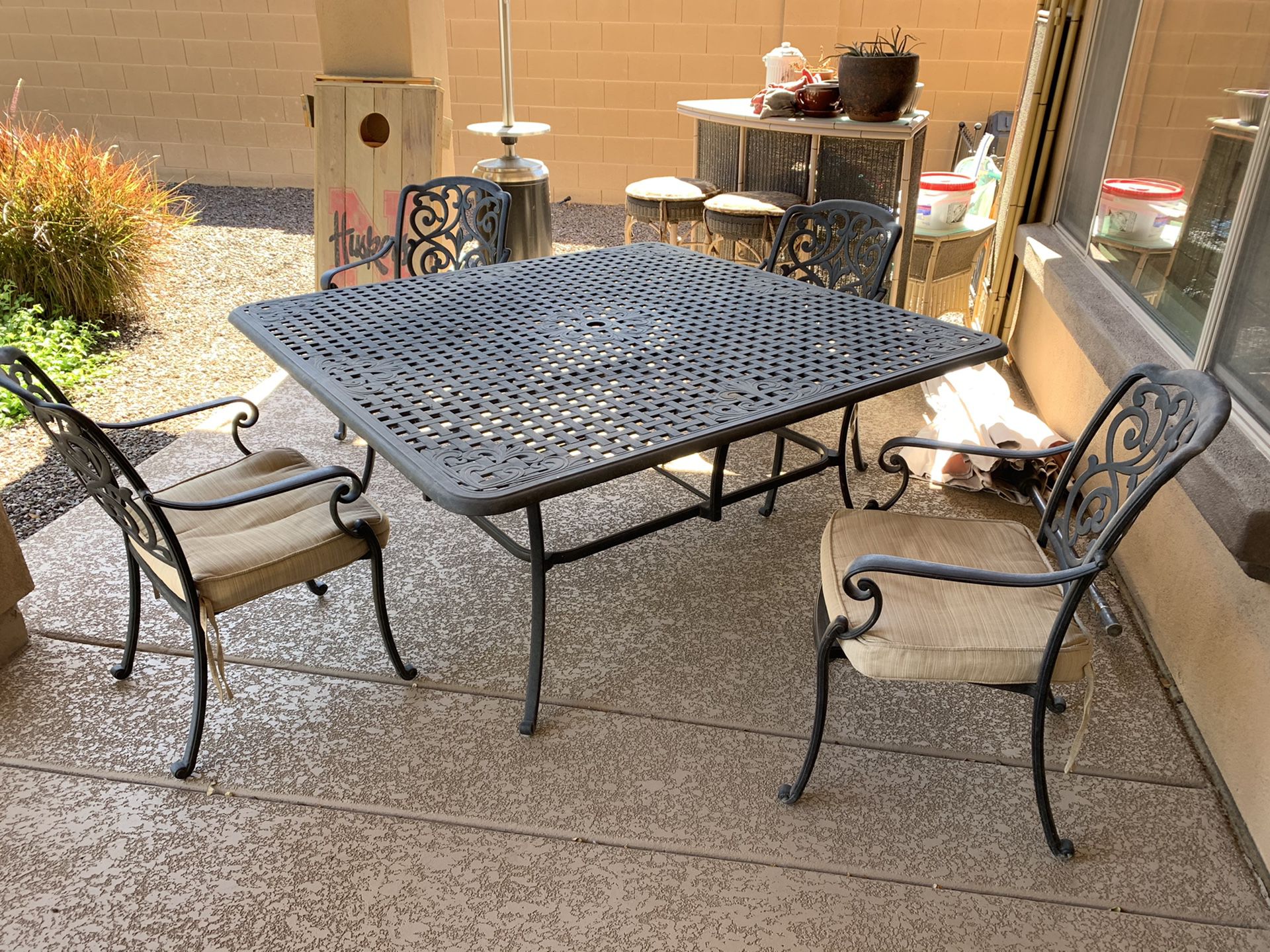 Outdoor dining table and chairs w/umbrella