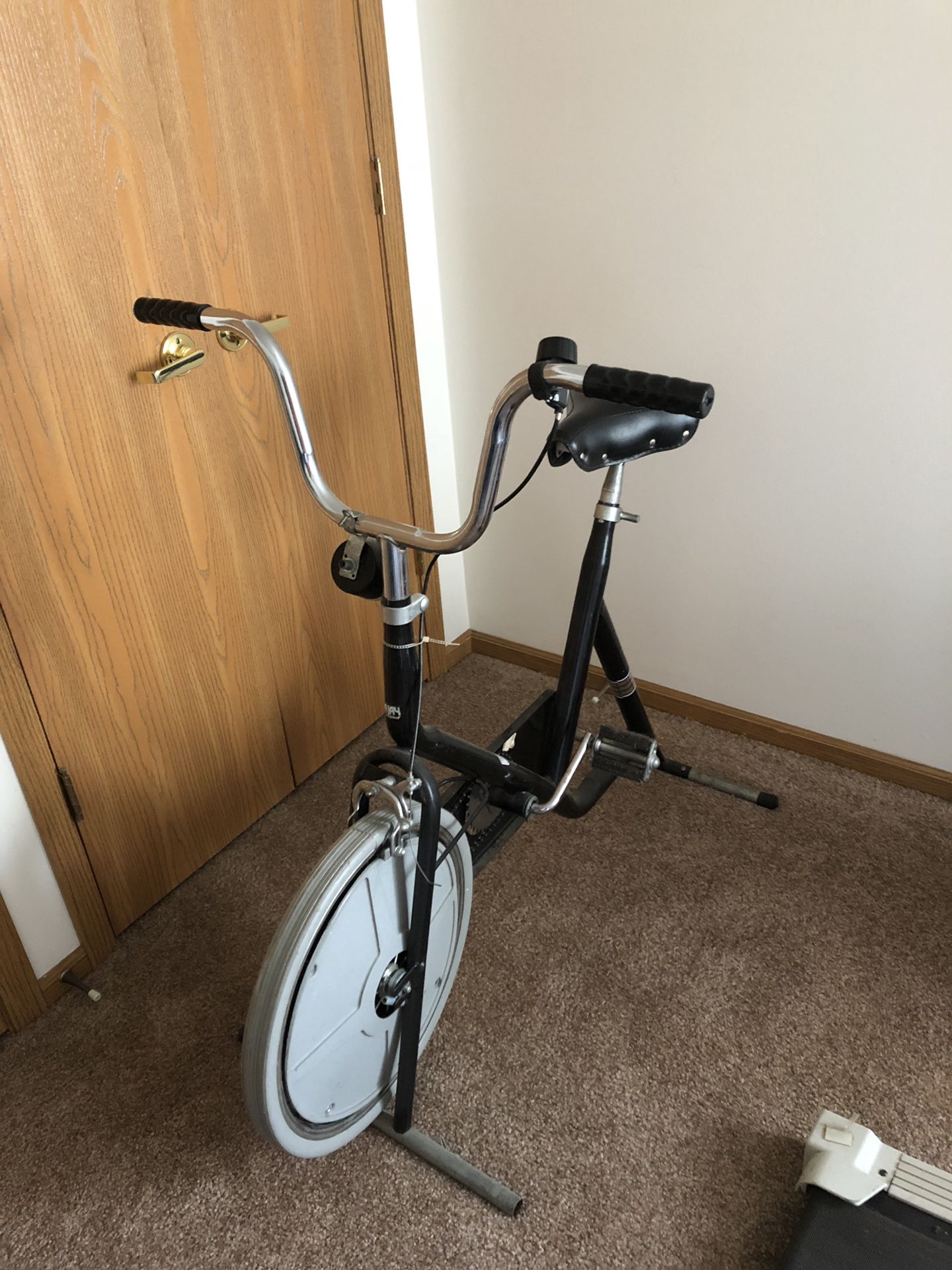 Exercise bike new seat in good condition