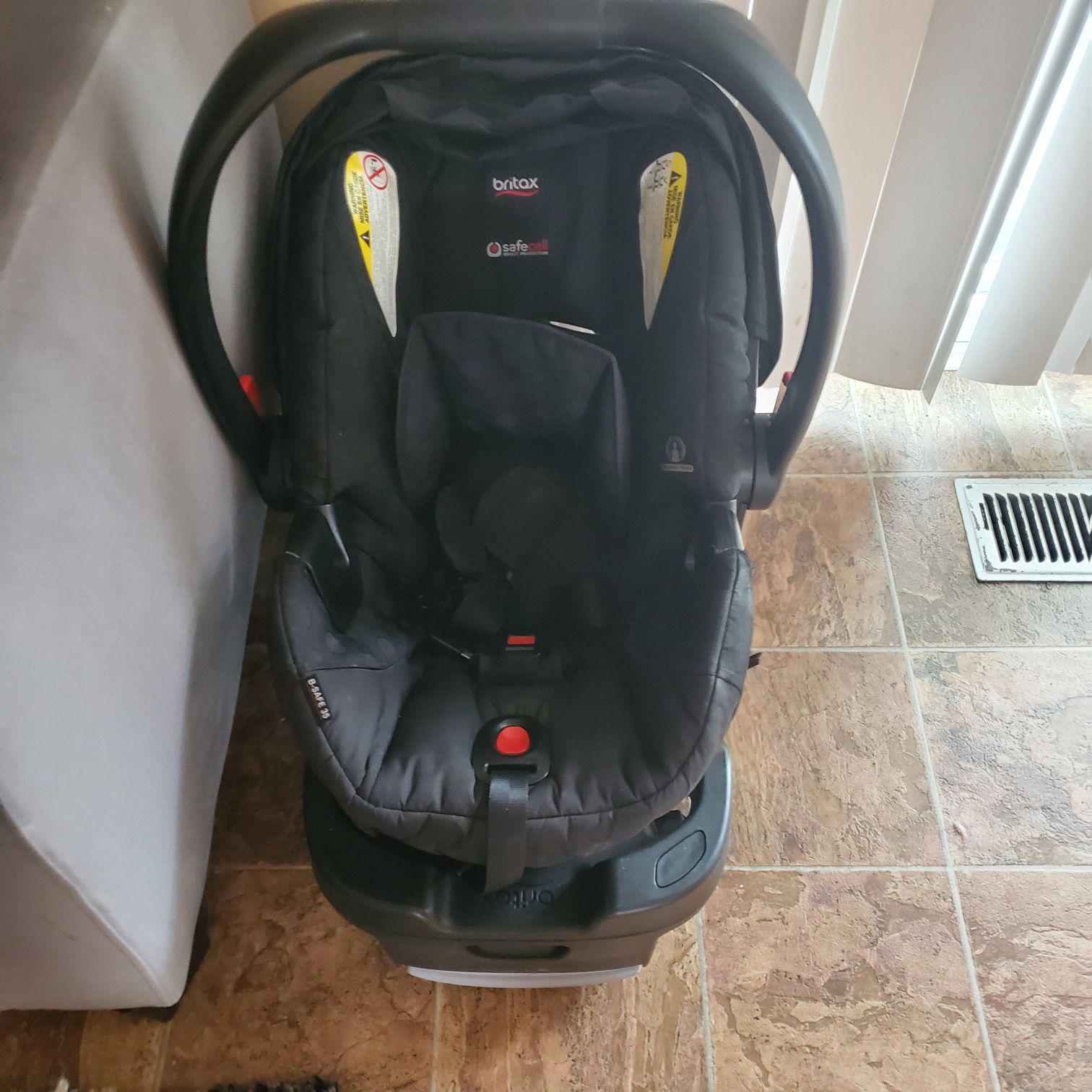 Britax infant car seat with 2 bases
