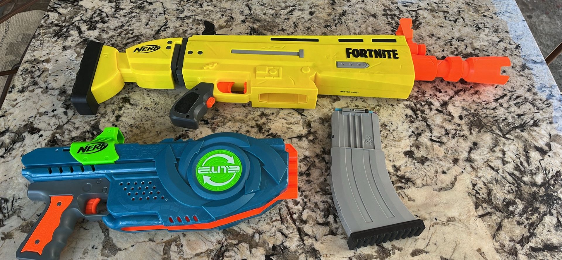 Nerf Scar AR-L & Nerf Elite Flipshot Flip-8