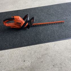 Black & Decker 22” Hedge Trimmer Corded 