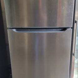 Frigidaire Frost Free Refrigerator, Like New