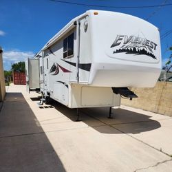 2005 Keystone Everest