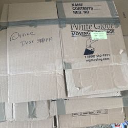 A Set Of 10 Small And Médium Moving Boxes