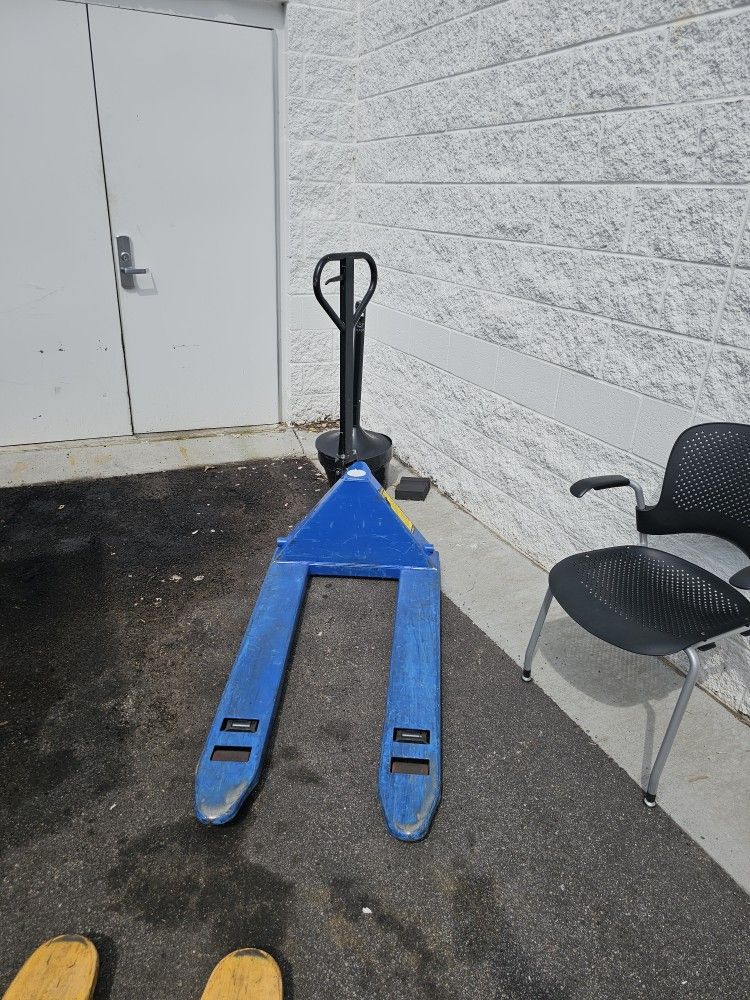 Global Industries Pallet Jack