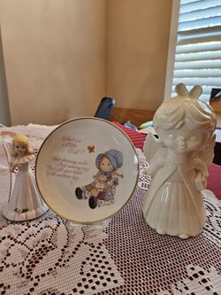 2 LASTING MEMORIES, GOLD TRIMMED PLATE, KISSING  ANGEL LIKE NEW