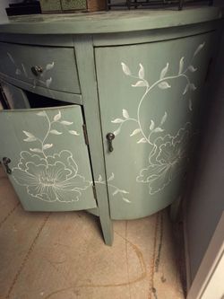 Cute bedroom dresser 5/26