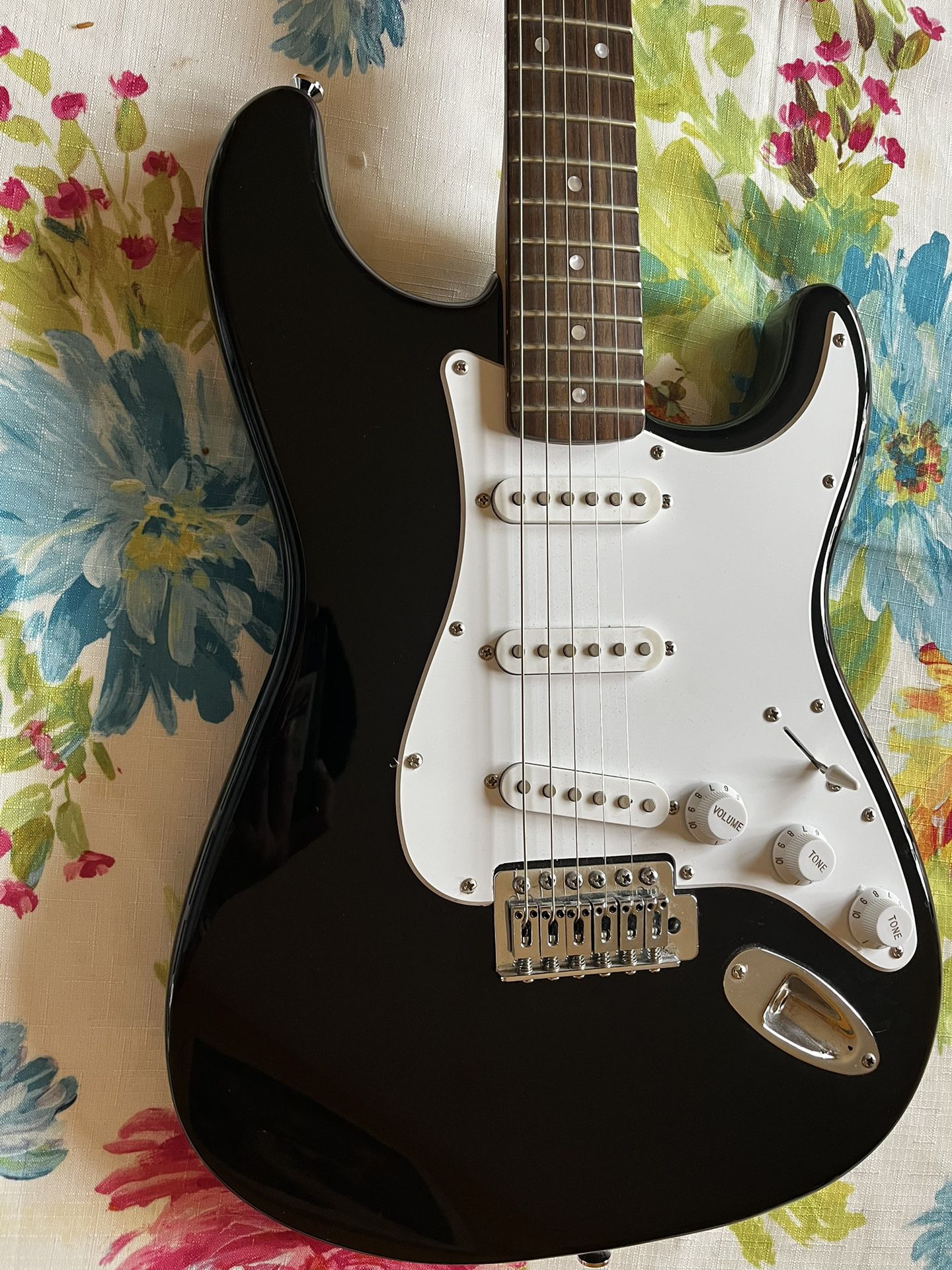 Fender Guitar Squier Strat  W/Amp Frontman