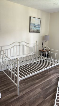 Day white bed