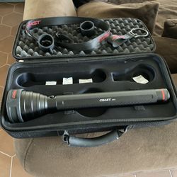 COAST HP21 Flashlight With Case And Accessories