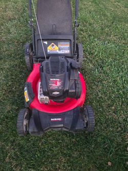 YARD MACHINES 6.75 HP GAS POWERED PUSH LAWN MOWER