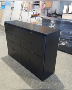 Eight drawers dresser with rails