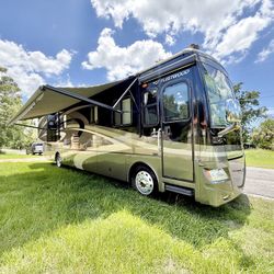 07 Fleetwood Discovery 40FT Diesel Pusher Motorhome