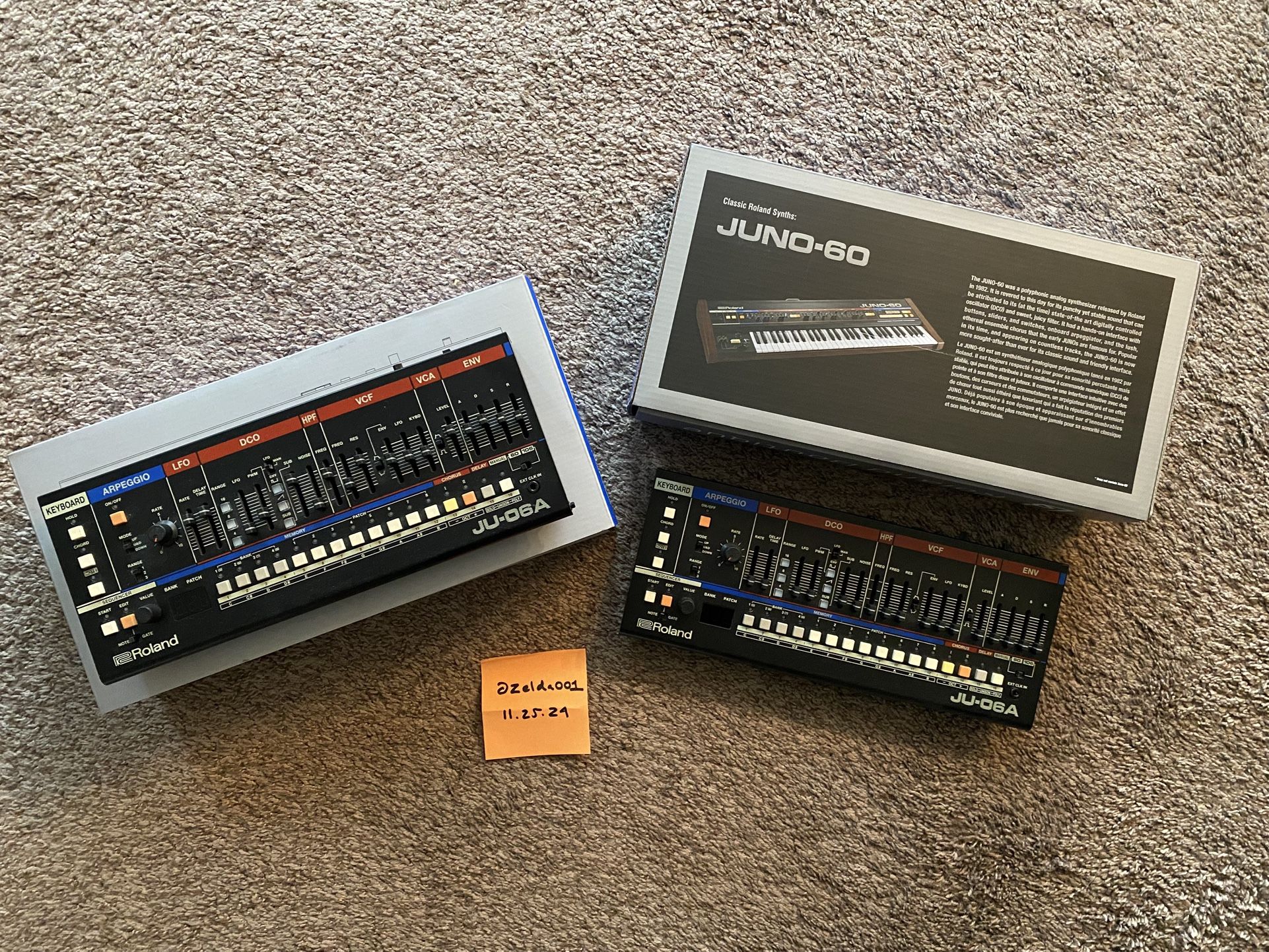2 Roland Juno Boutiques Synths JU-06a Connect both for 8 Voices 80’s