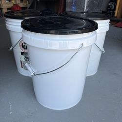 3 5-gallon Buckets Of Sand/Gravel