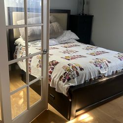 Free Queen Size Bed!! Needs To Go ASAP!