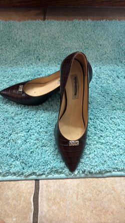 Women’s brown heels size 7