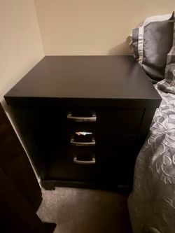 Black 3-Drawer Nightstand