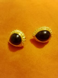 Vintage TRIFARI Black Teardrop Accents Gold Tone Clip-on Earrings