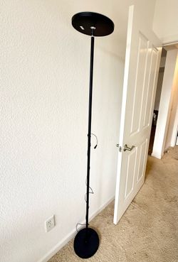 Floor lamp with remote